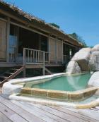 1rock_villa_exterior_day_h.jpg