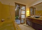 suite_villa_bathroom_h.jpg